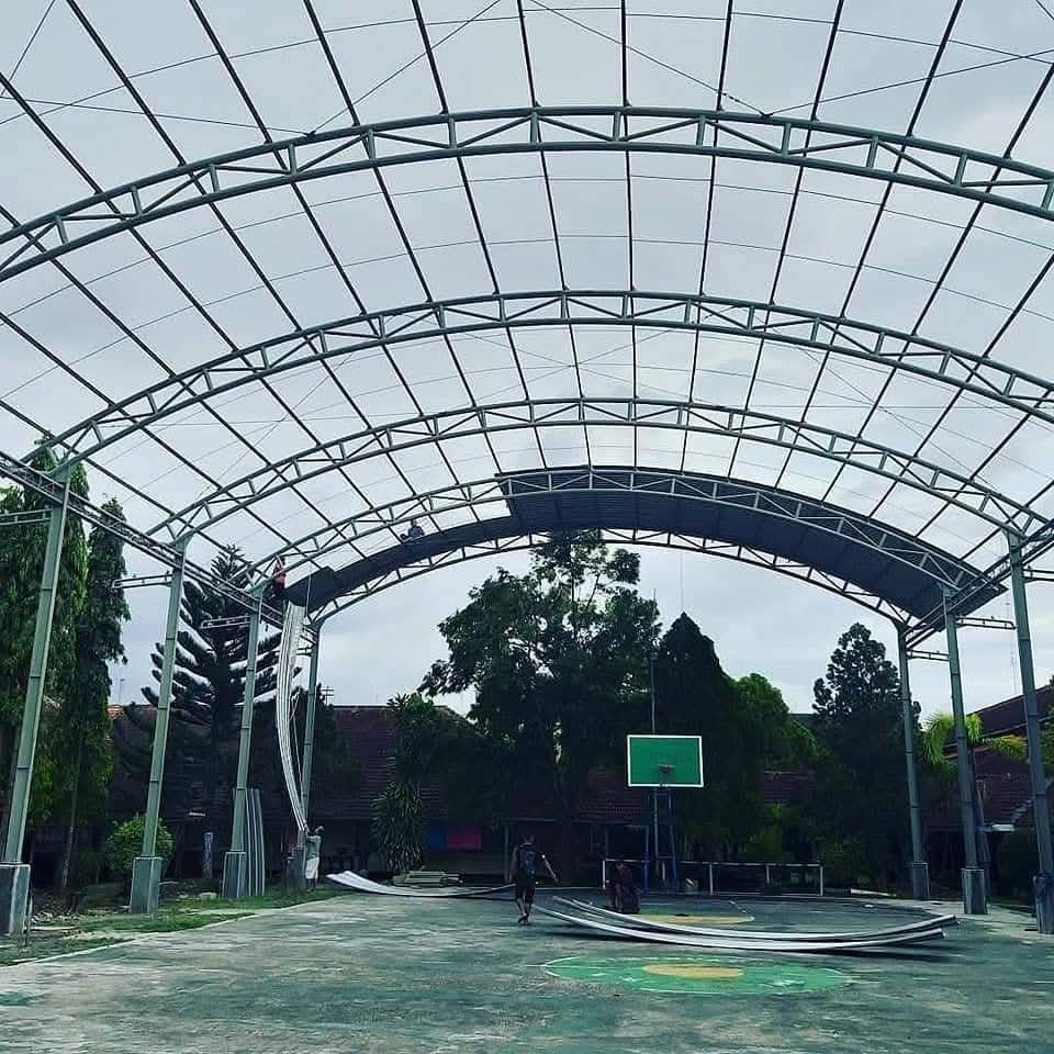 kontraktor baja bangun lapangan gor